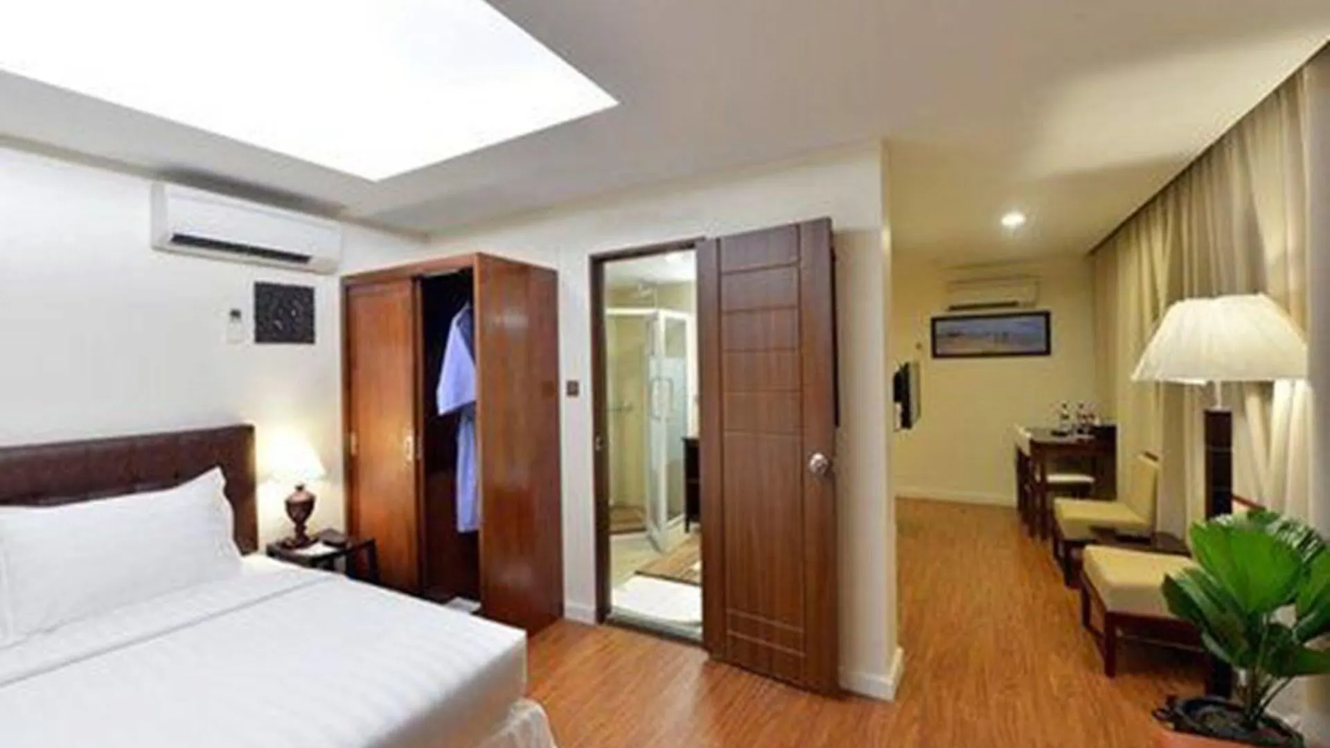 Cherry Hills Hotel Yangon 3*,